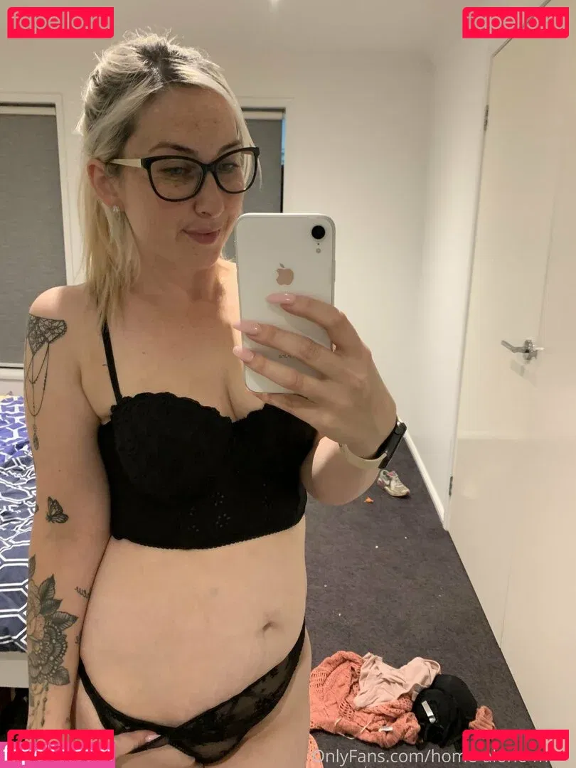 home-alone-mum Onlyfans Photo Gallery 