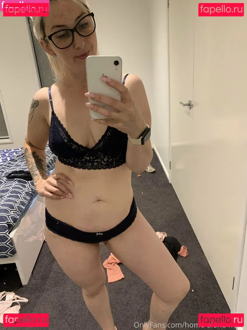home-alone-mum Onlyfans Photo Gallery 