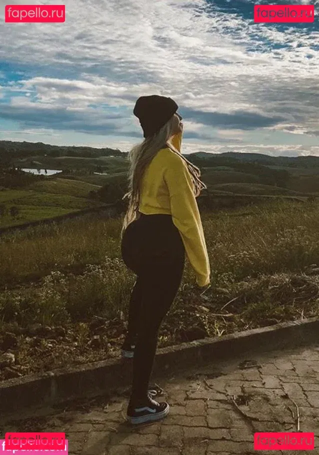 Victoria Macan Onlyfans Photo Gallery 