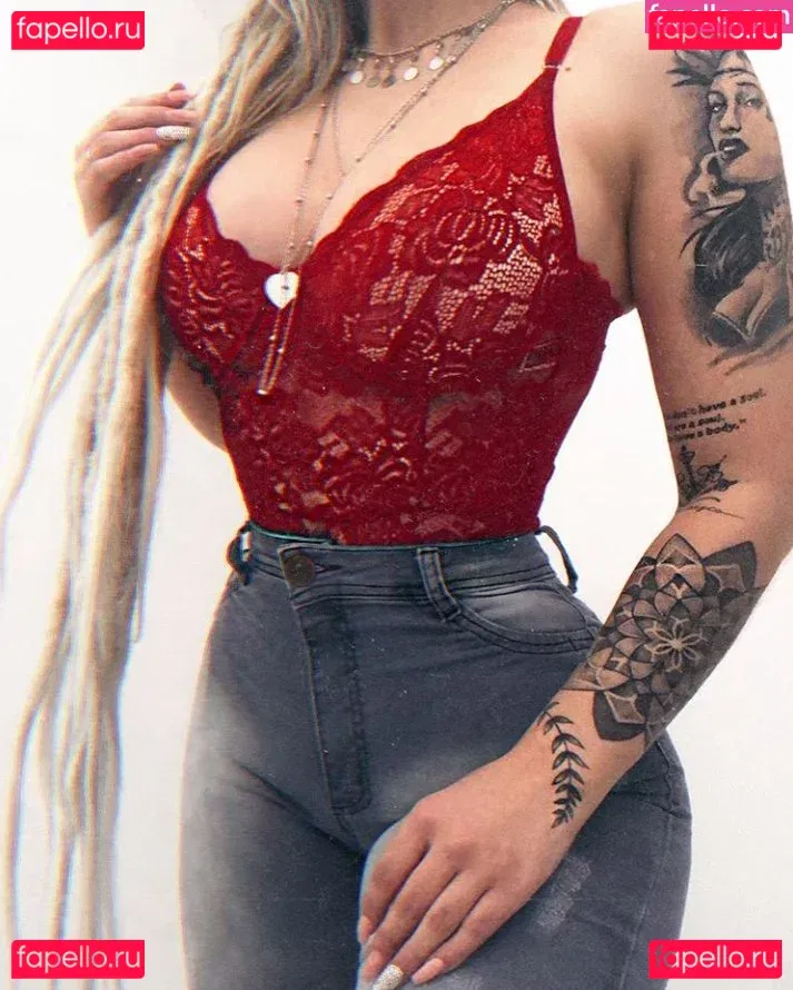 Victoria Macan Onlyfans Photo Gallery 