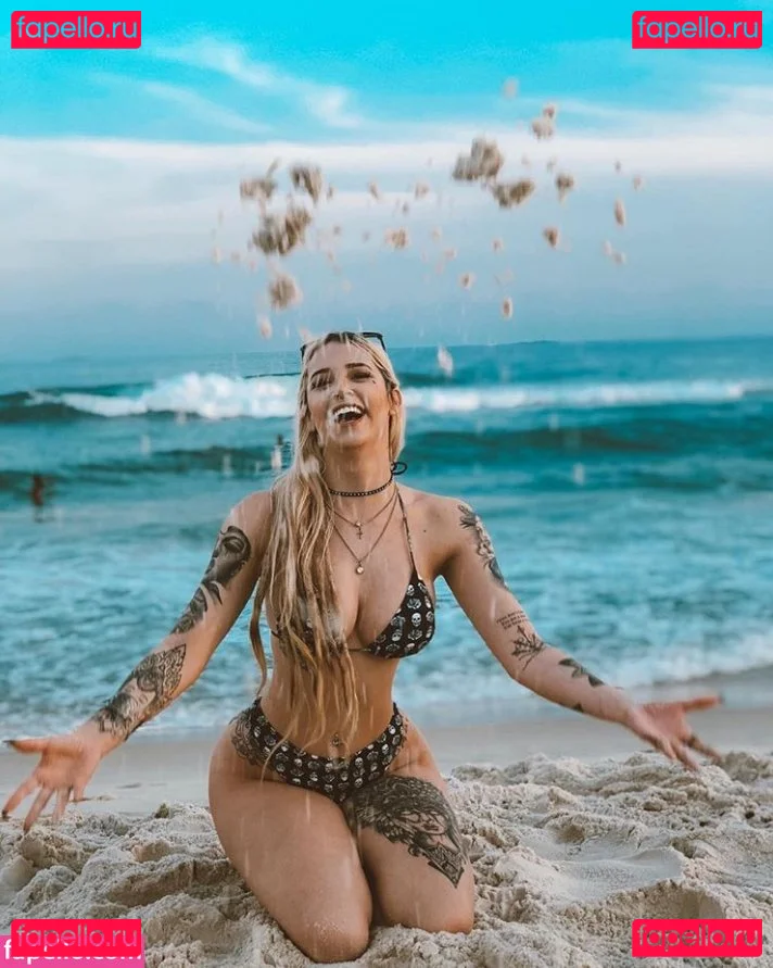 Victoria Macan Onlyfans Photo Gallery 