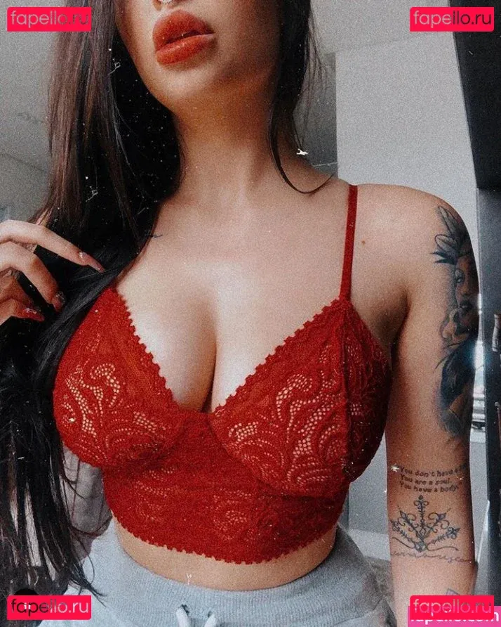 Victoria Macan Onlyfans Photo Gallery 