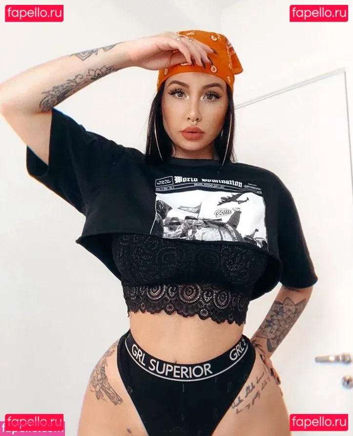 Victoria Macan Onlyfans Photo Gallery 