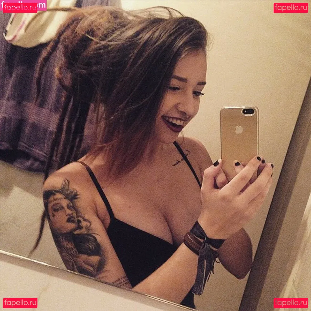 Victoria Macan Onlyfans Photo Gallery 