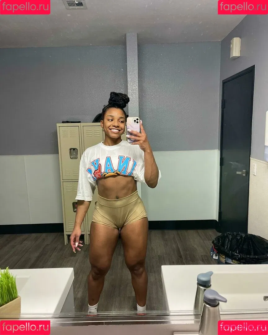 aaaaayevuh Onlyfans Photo Gallery 