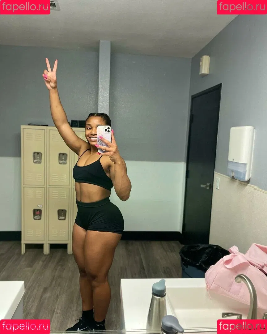 aaaaayevuh Onlyfans Photo Gallery 