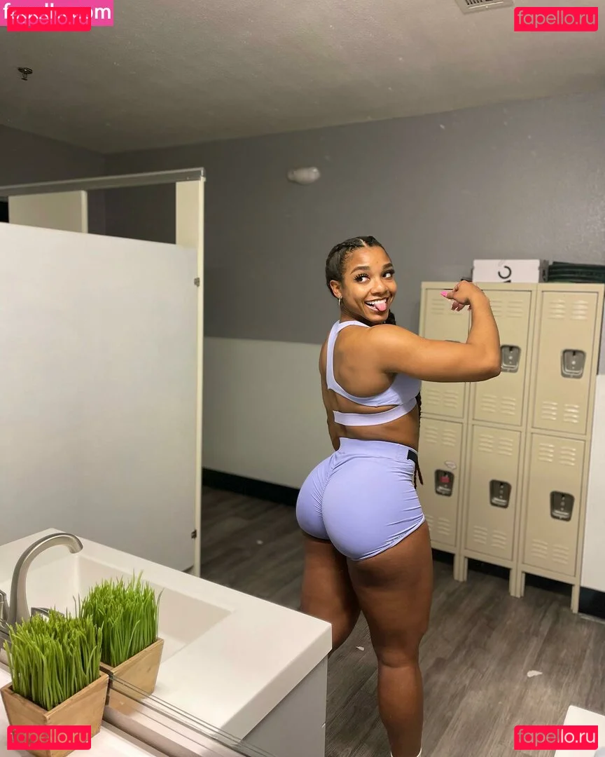 aaaaayevuh Onlyfans Photo Gallery 