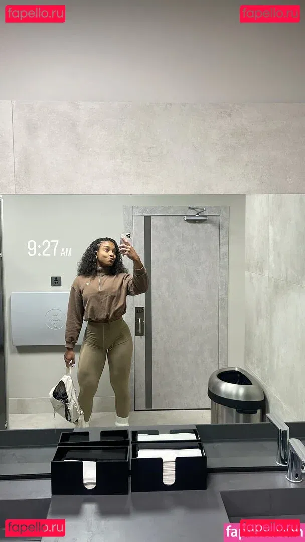 aaaaayevuh Onlyfans Photo Gallery 