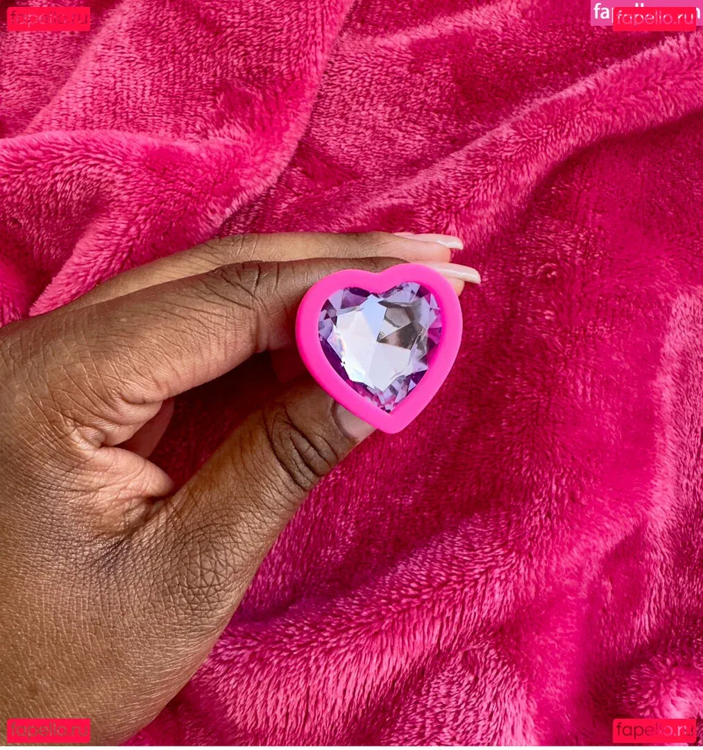 thelingerielounge Onlyfans Photo Gallery 