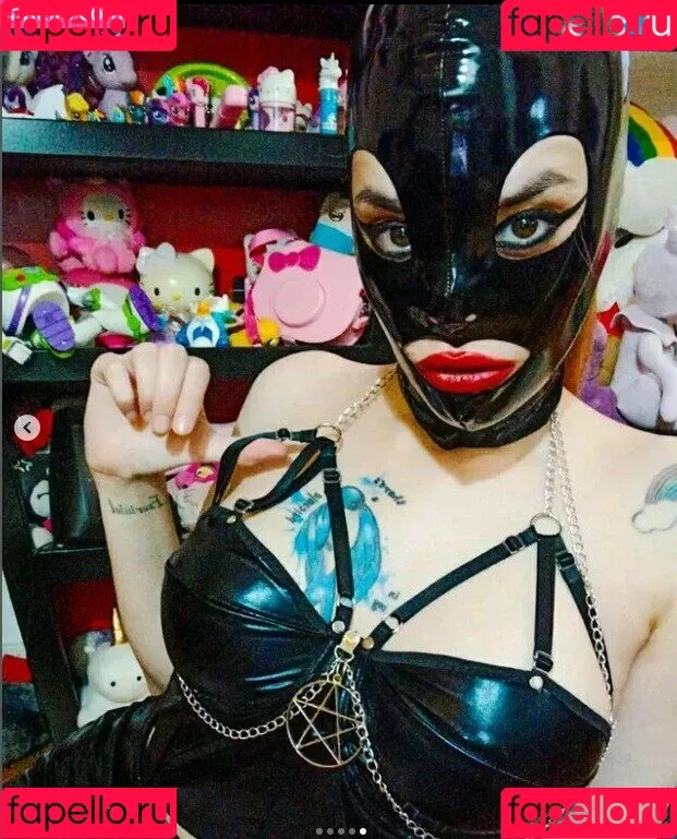 Niniah Wolfy Onlyfans Photo Gallery 
