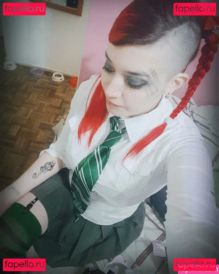 Niniah Wolfy Onlyfans Photo Gallery 