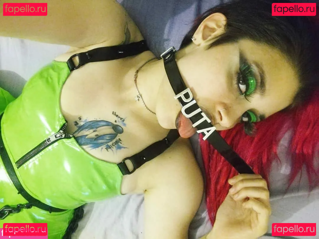 Niniah Wolfy Onlyfans Photo Gallery 