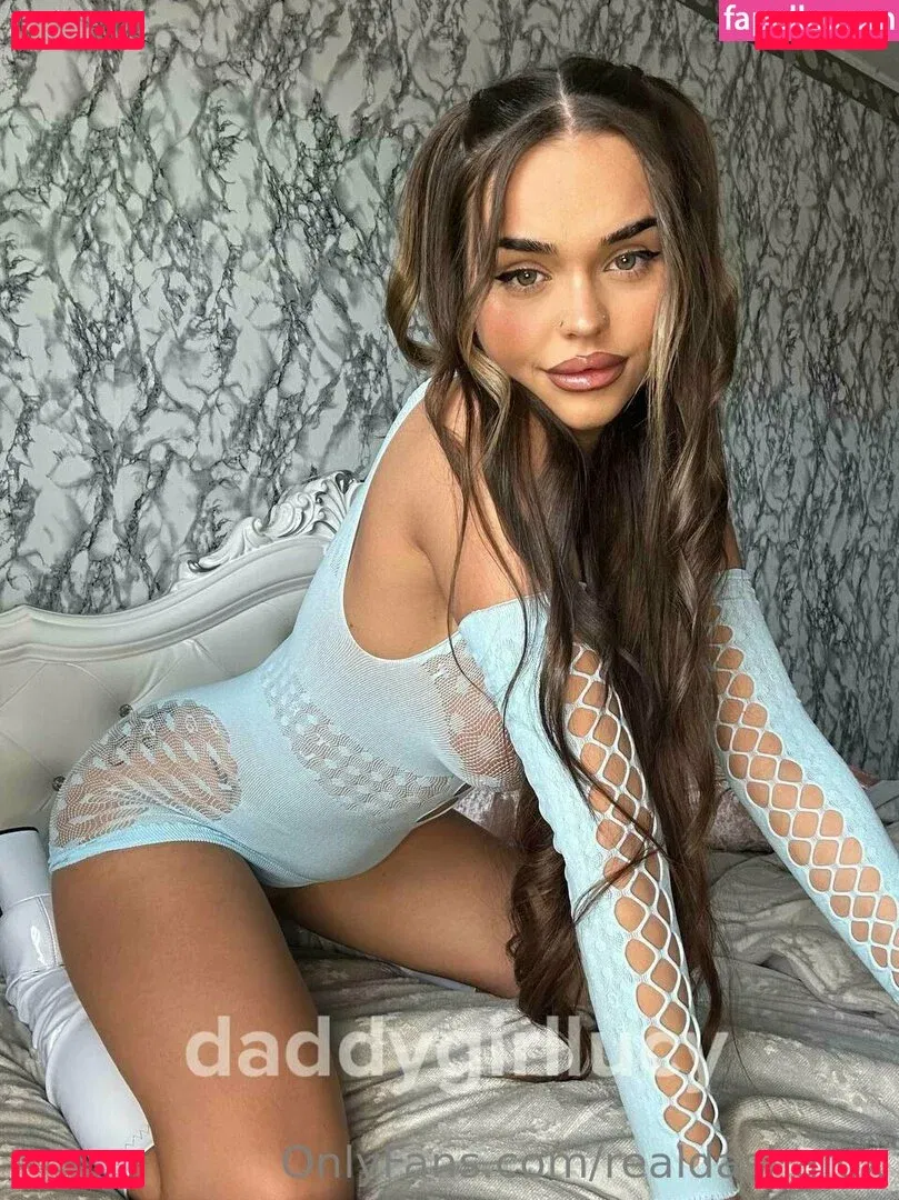 realdashafox Onlyfans Photo Gallery 