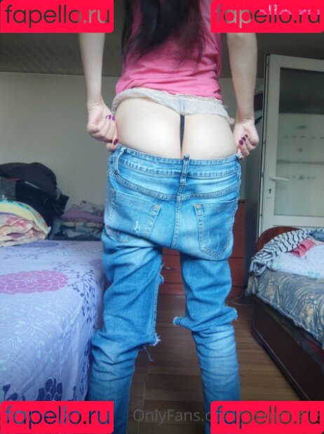 alymaria18 Onlyfans Photo Gallery 