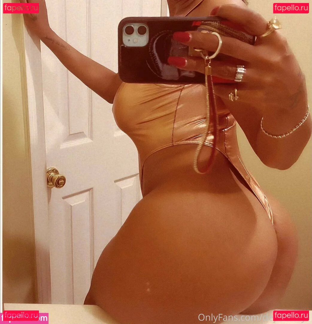 DejaBooty1 Onlyfans Photo Gallery 