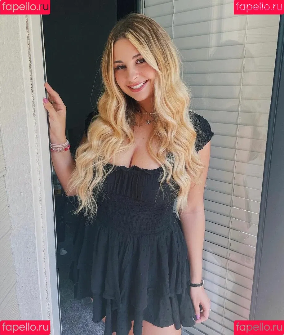 Corrina M Onlyfans Photo Gallery 
