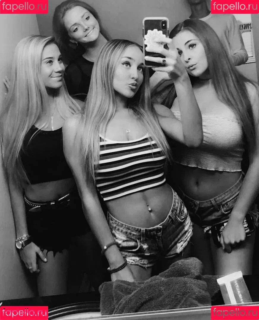 Corrina M Onlyfans Photo Gallery 