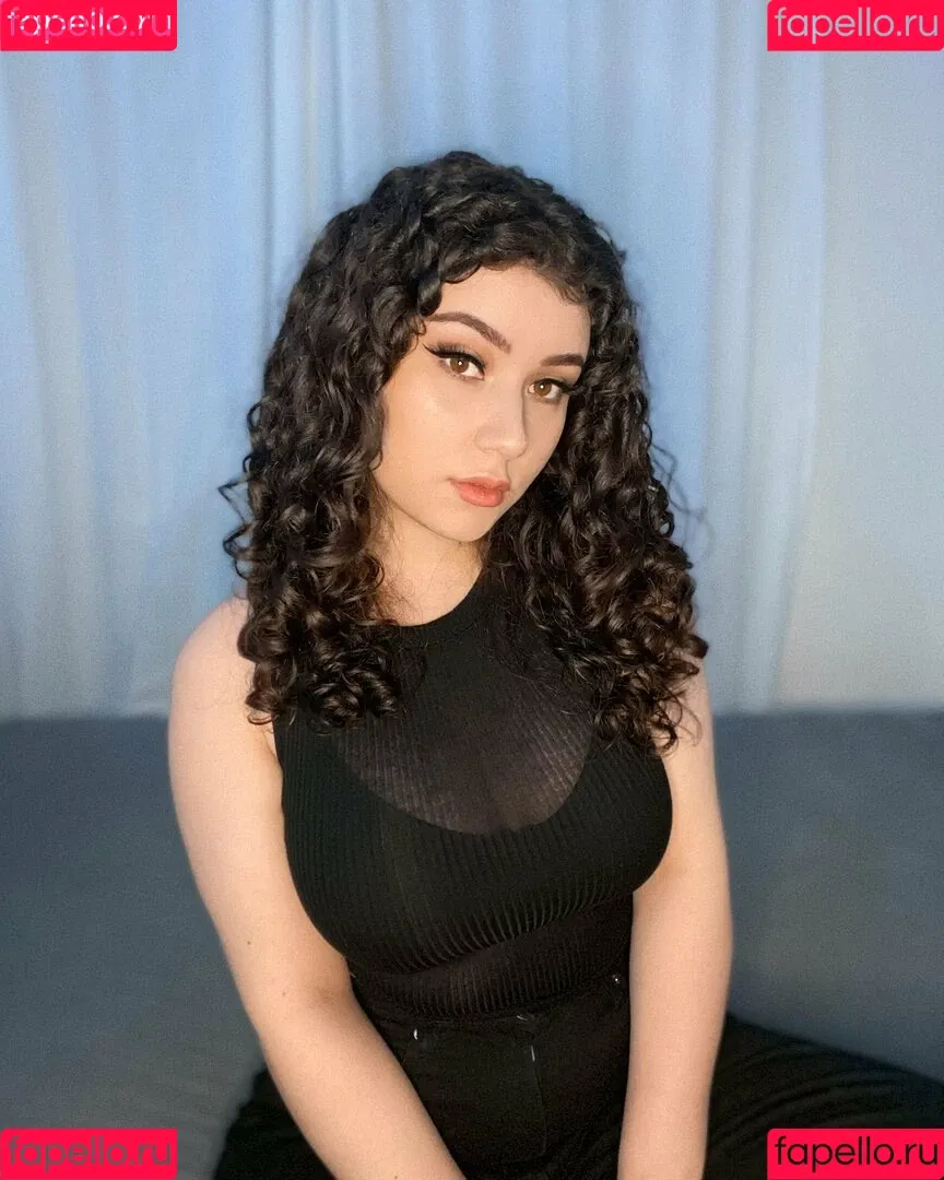 Yazzi Onlyfans Photo Gallery 