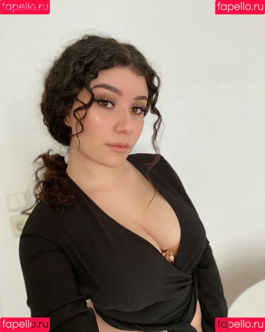 Yazzi Onlyfans Photo Gallery 