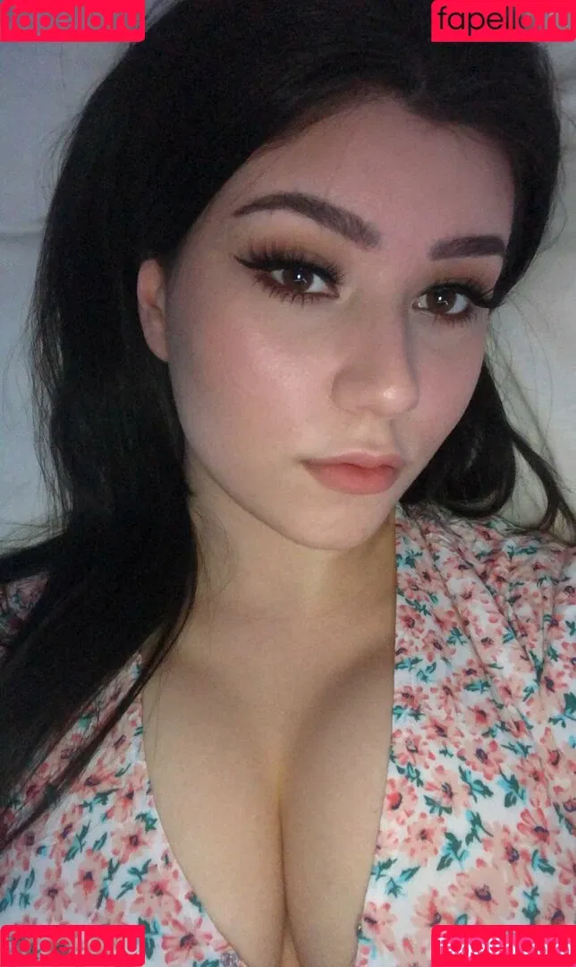 Yazzi Onlyfans Photo Gallery 