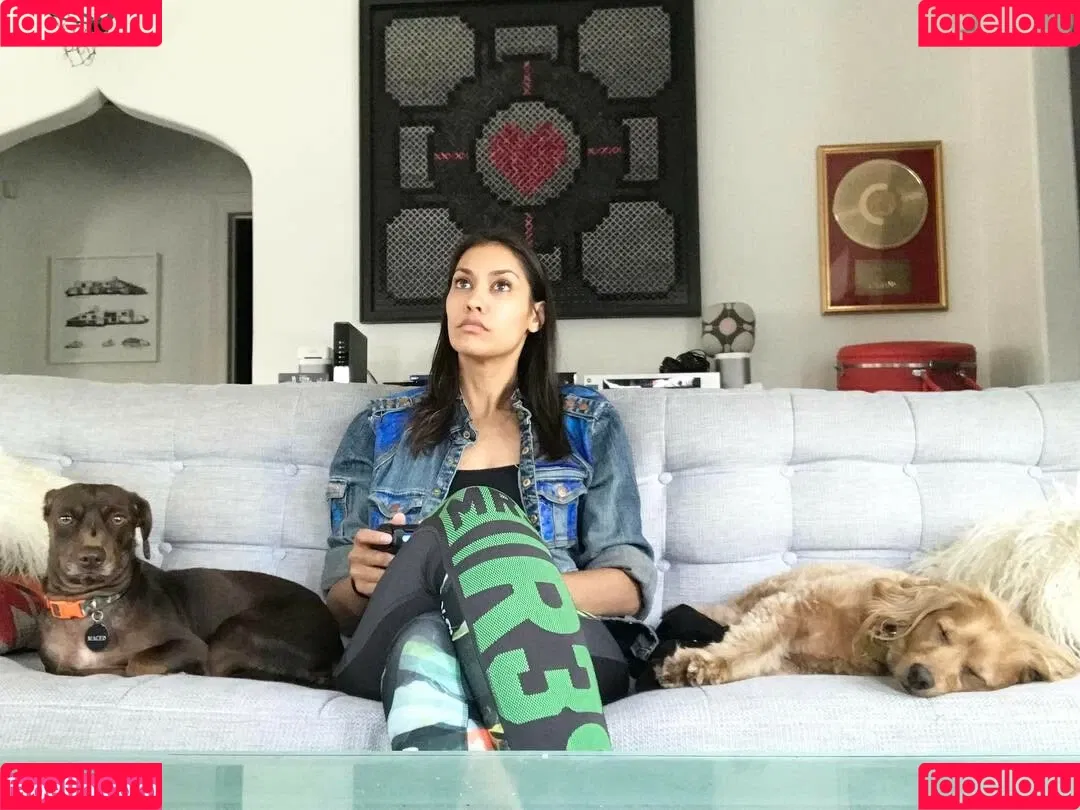 Janina Gavankar Onlyfans Photo Gallery 