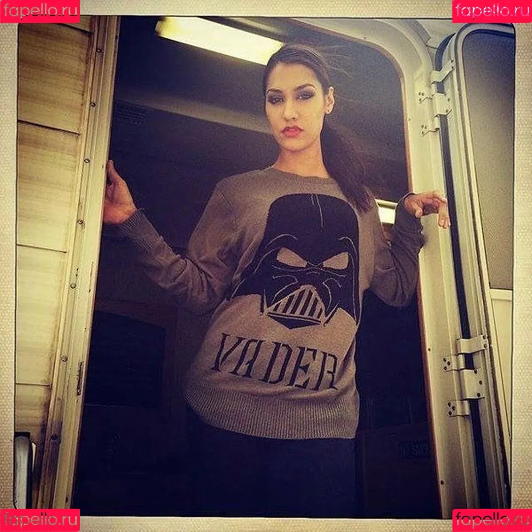 Janina Gavankar Onlyfans Photo Gallery 