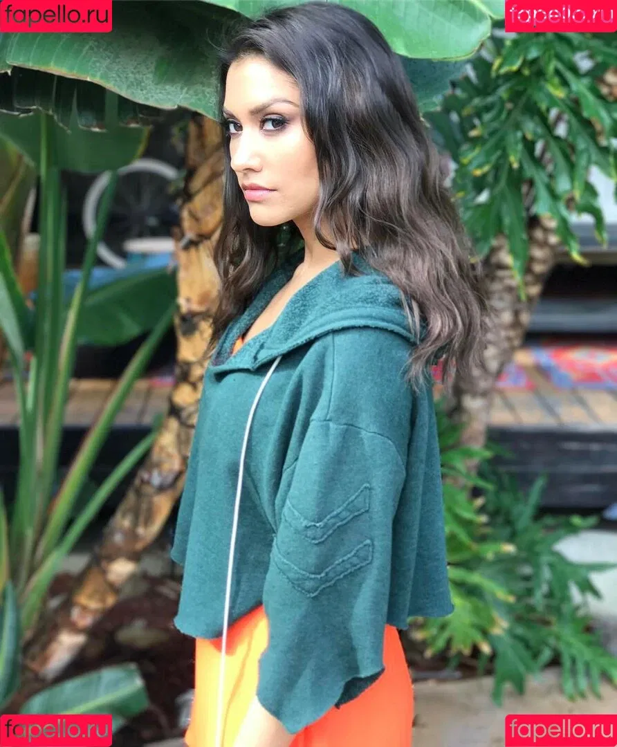 Janina Gavankar Onlyfans Photo Gallery 