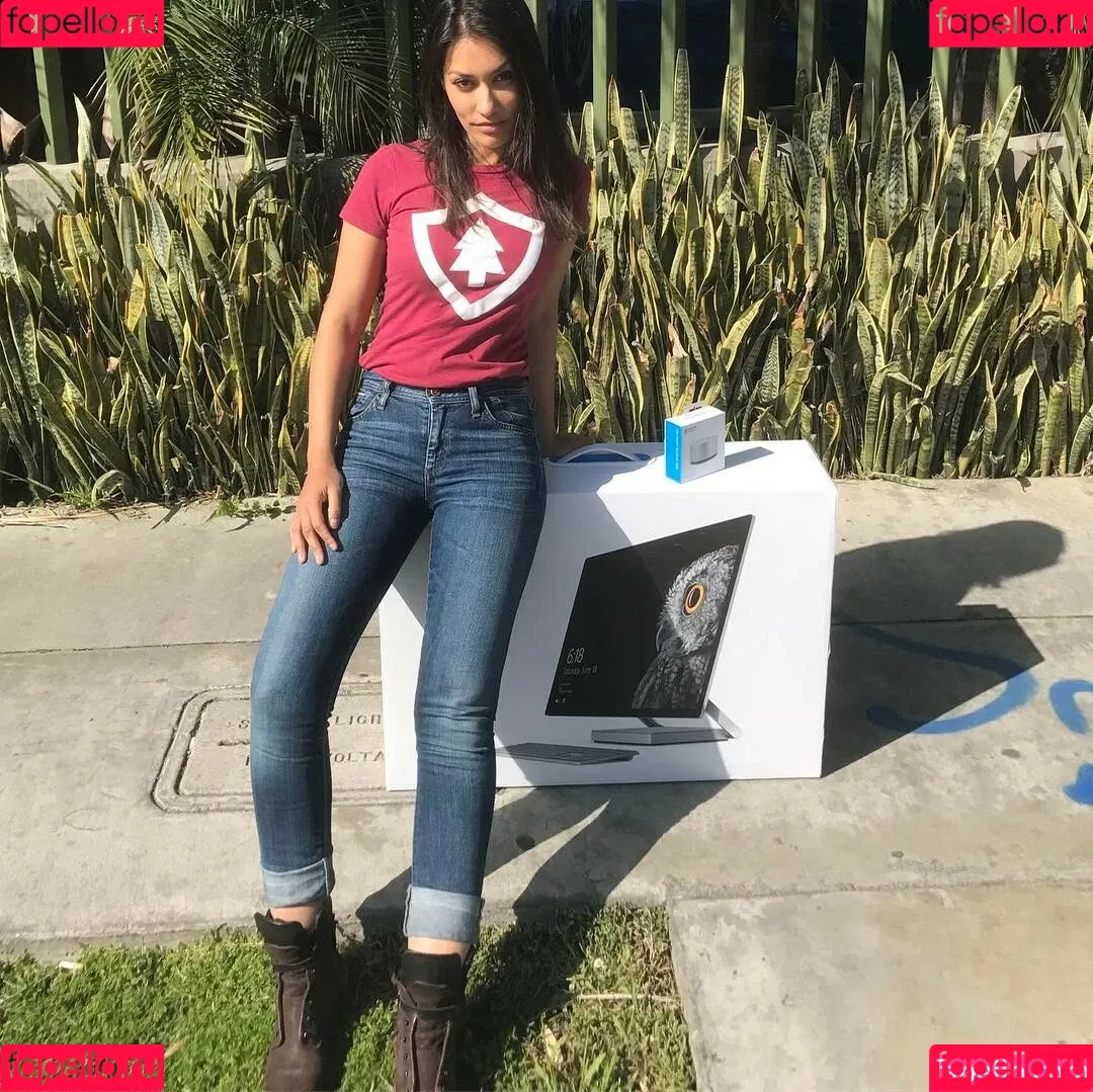 Janina Gavankar Onlyfans Photo Gallery 