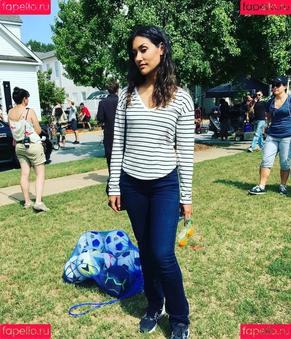 Janina Gavankar Onlyfans Photo Gallery 