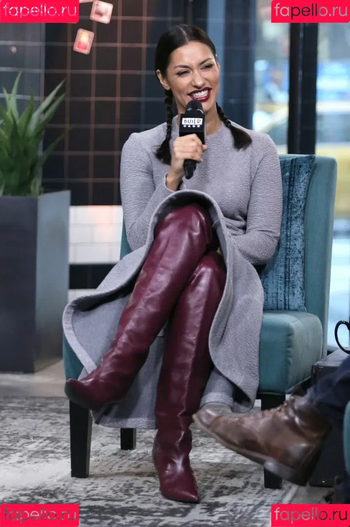 Janina Gavankar Onlyfans Photo Gallery 