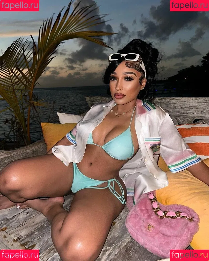 Ella Bandz Onlyfans Photo Gallery 