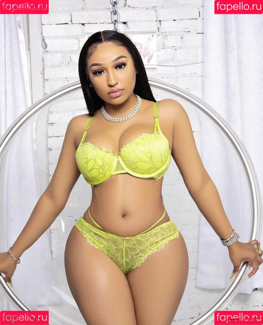 Ella Bandz Onlyfans Photo Gallery 