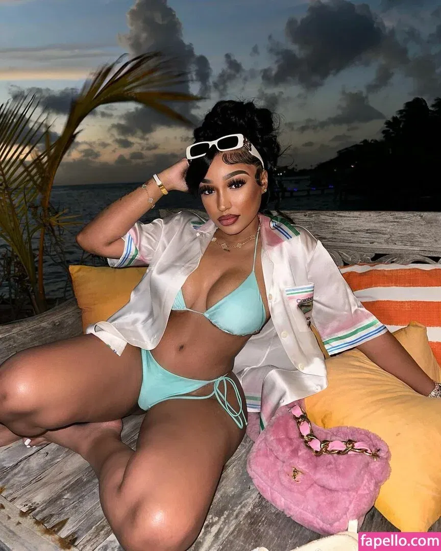 Ella Bandz Onlyfans Photo Gallery 