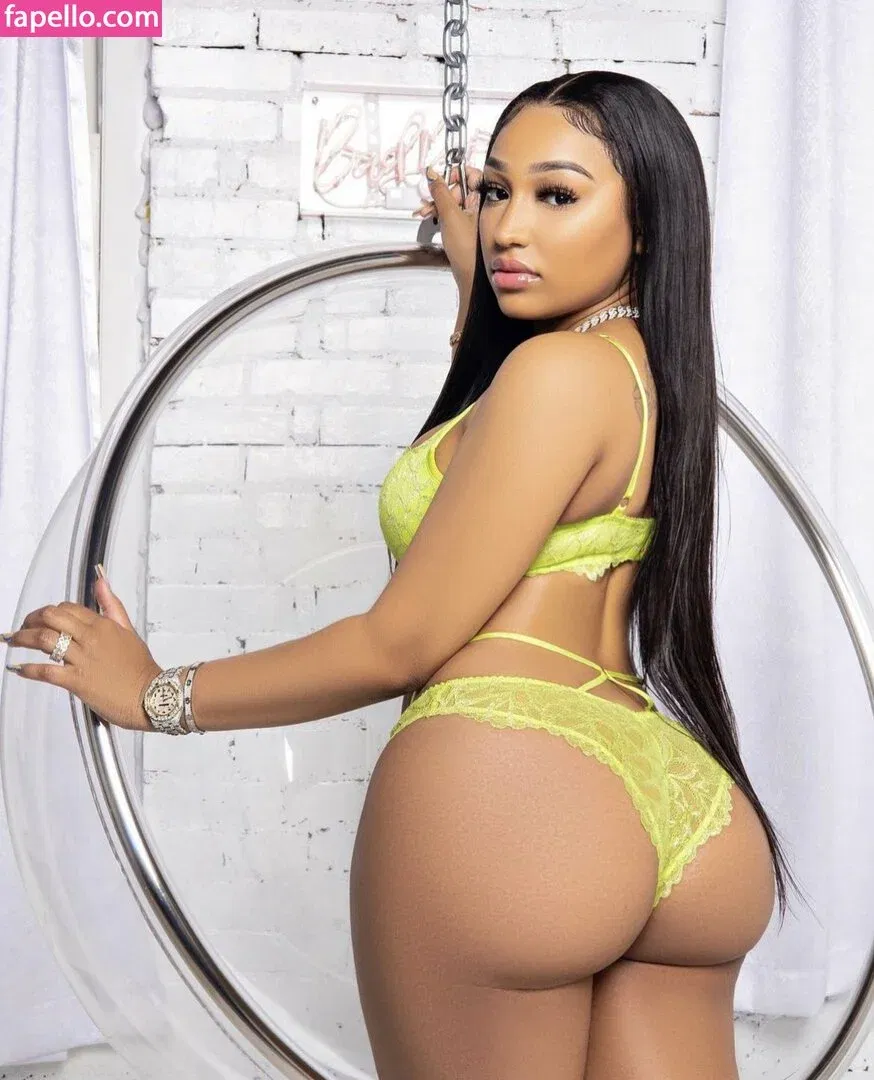 Ella Bandz Onlyfans Photo Gallery 