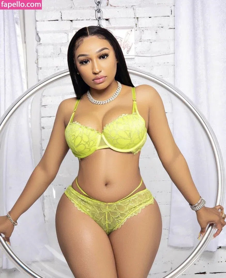 Ella Bandz Onlyfans Photo Gallery 