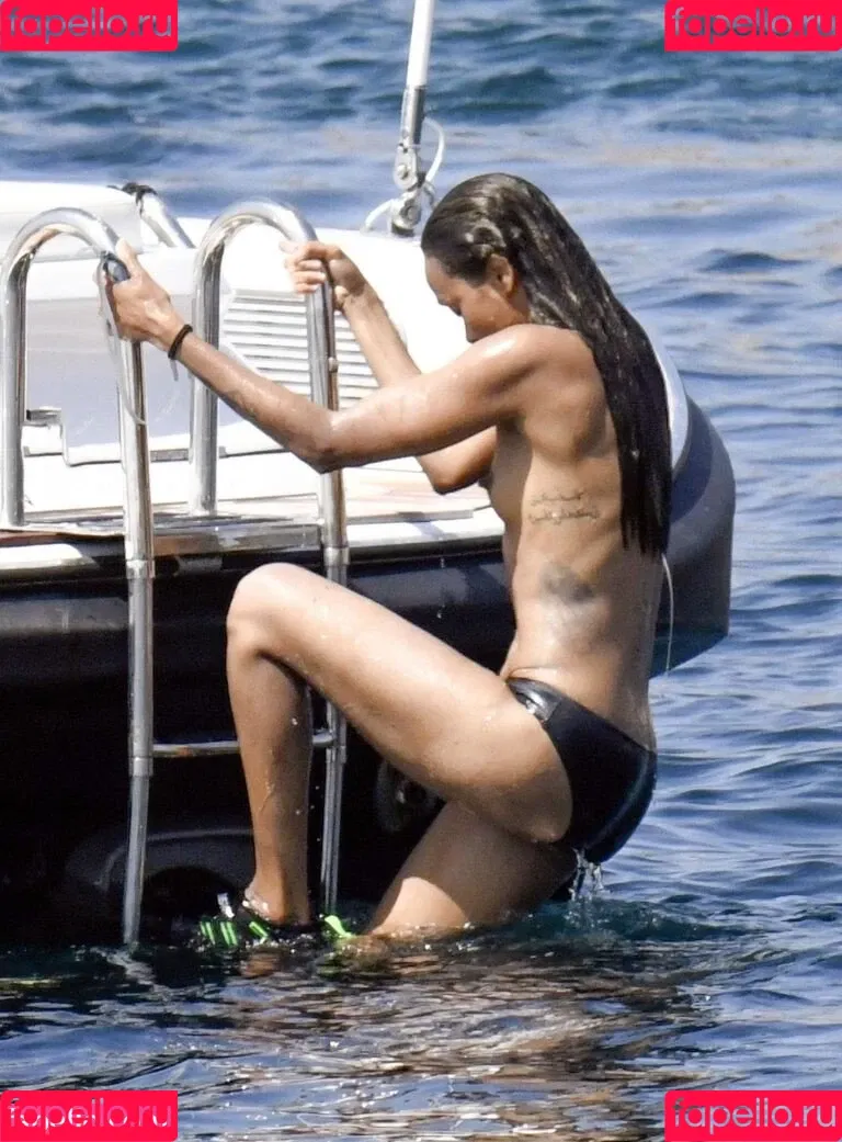 Zoe Saldana Onlyfans Photo Gallery 