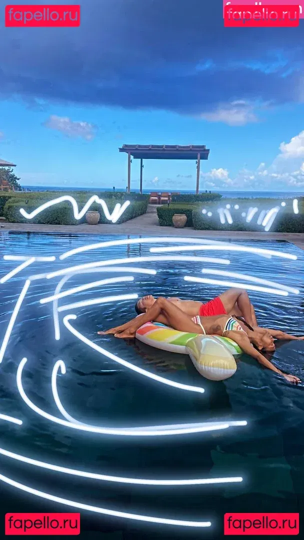 Zoe Saldana Onlyfans Photo Gallery 