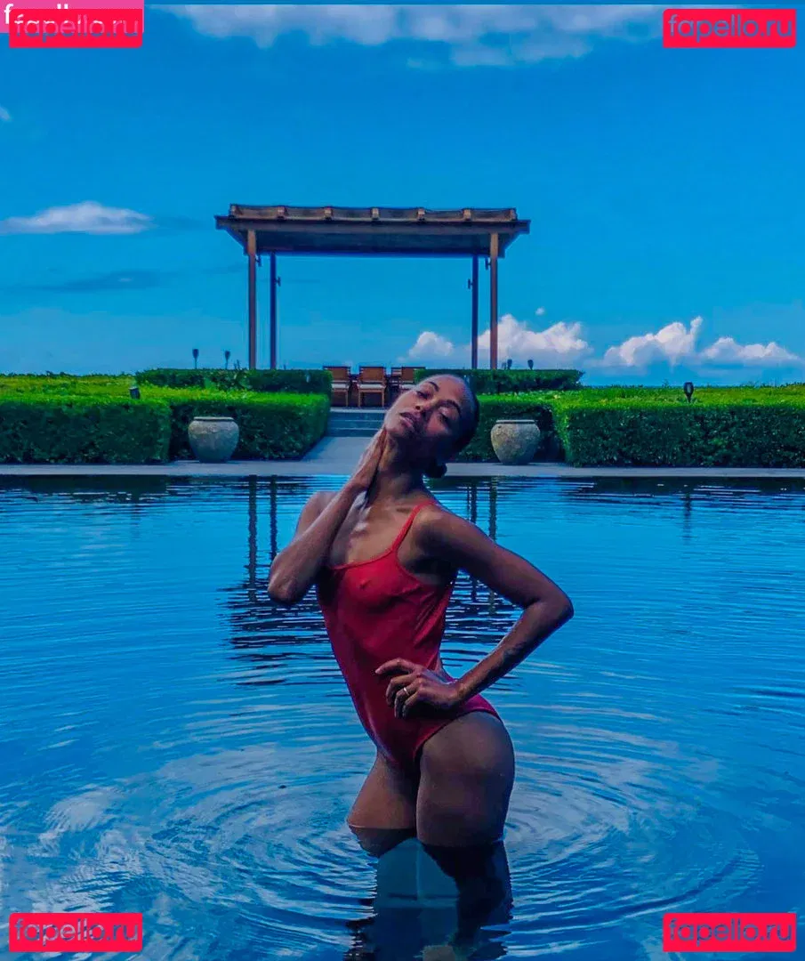 Zoe Saldana Onlyfans Photo Gallery 