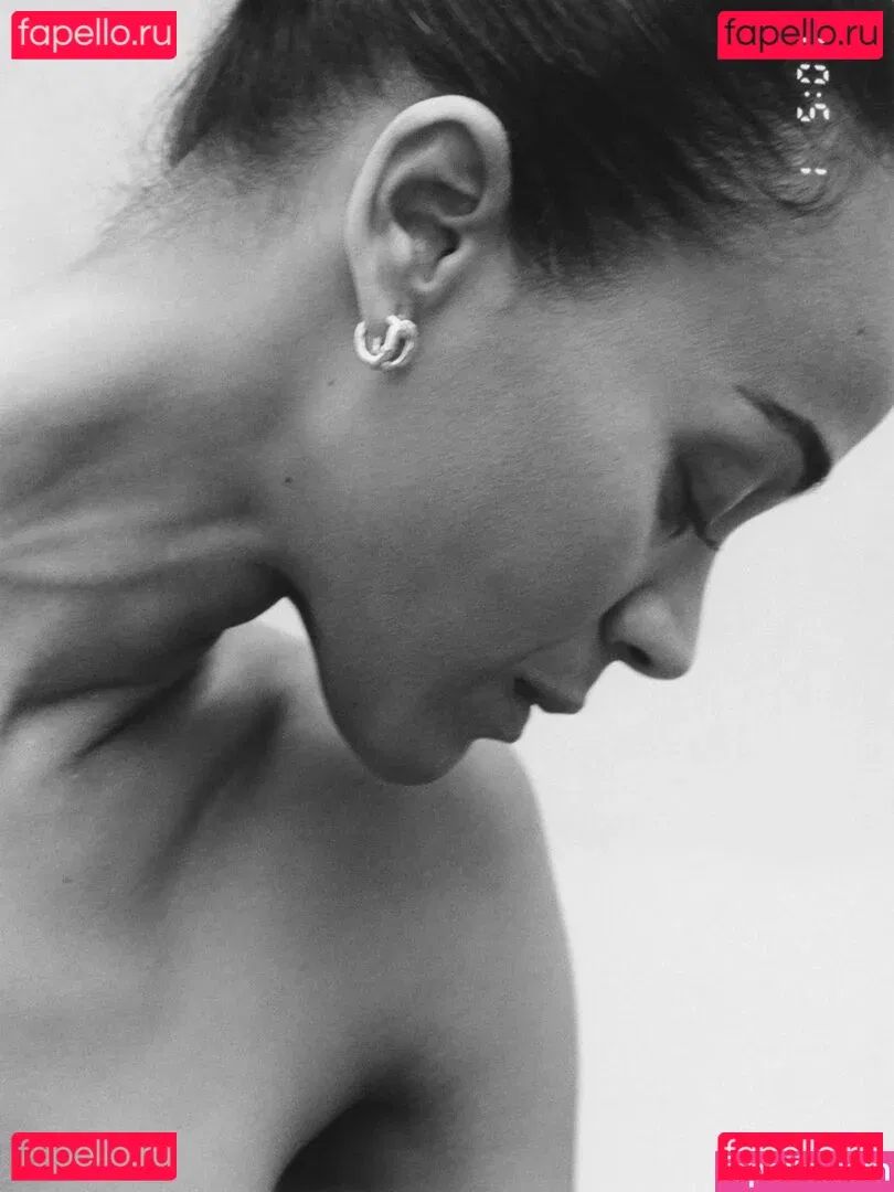 Zoe Saldana Onlyfans Photo Gallery 