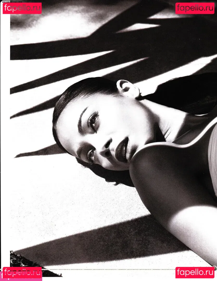 Zoe Saldana Onlyfans Photo Gallery 