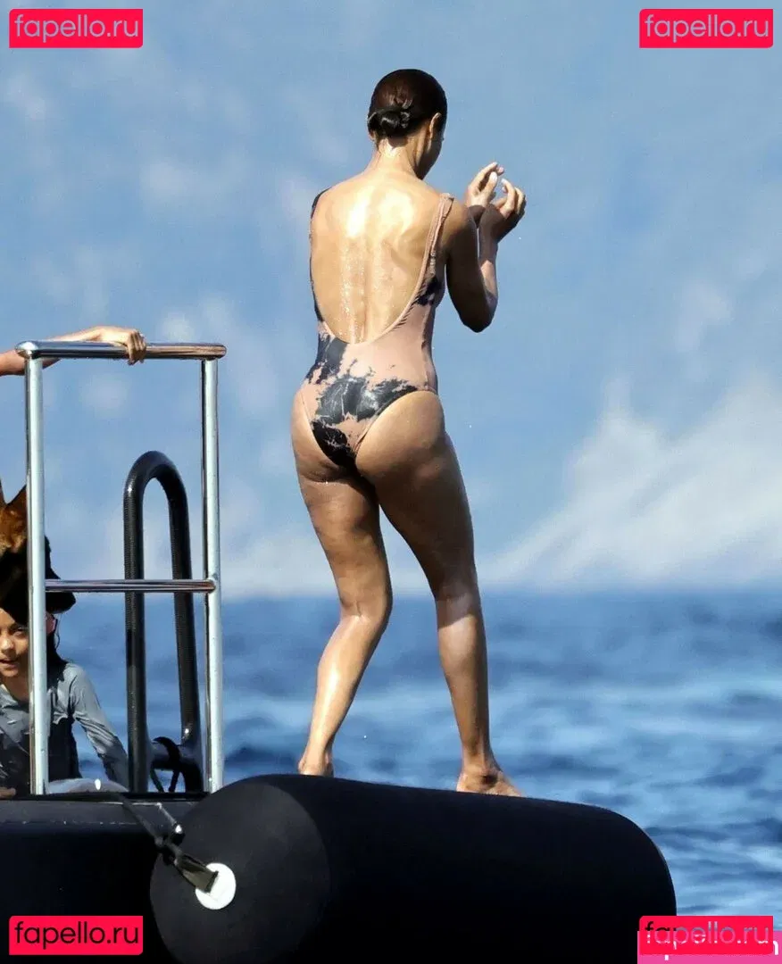 Zoe Saldana Onlyfans Photo Gallery 