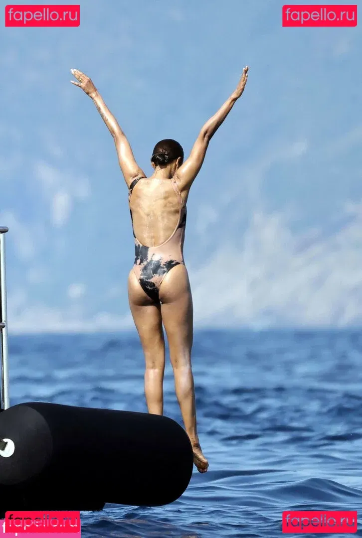 Zoe Saldana Onlyfans Photo Gallery 