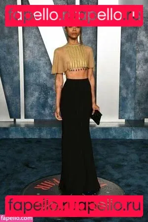 Zoe Saldana Onlyfans Photo Gallery 