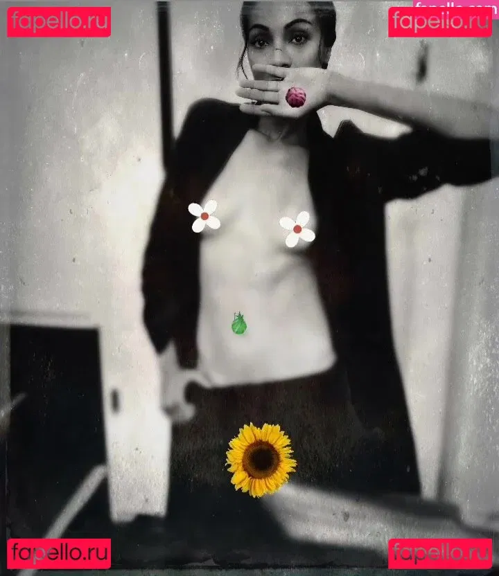 Zoe Saldana Onlyfans Photo Gallery 