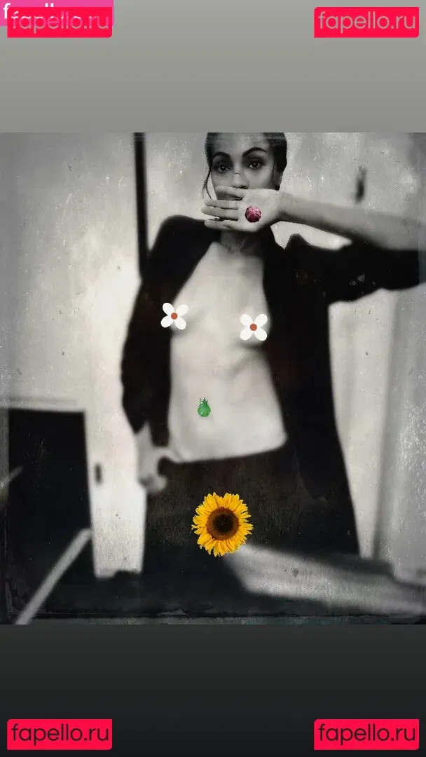 Zoe Saldana Onlyfans Photo Gallery 