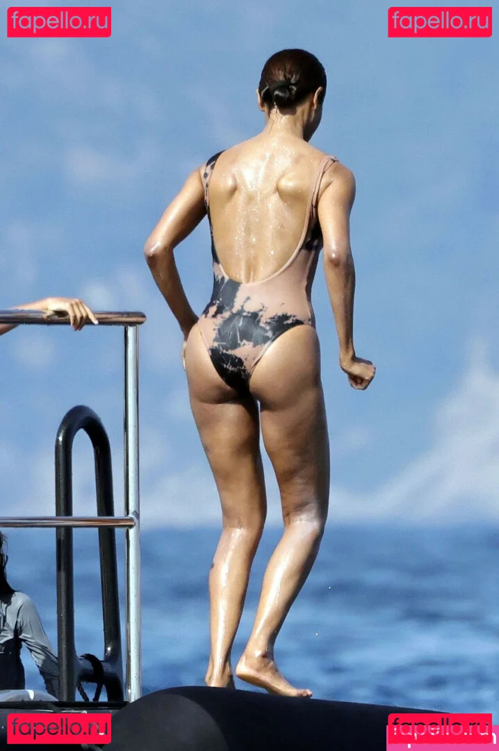 Zoe Saldana Onlyfans Photo Gallery 