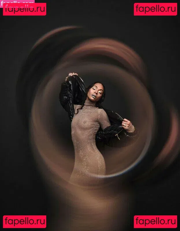 Zoe Saldana Onlyfans Photo Gallery 