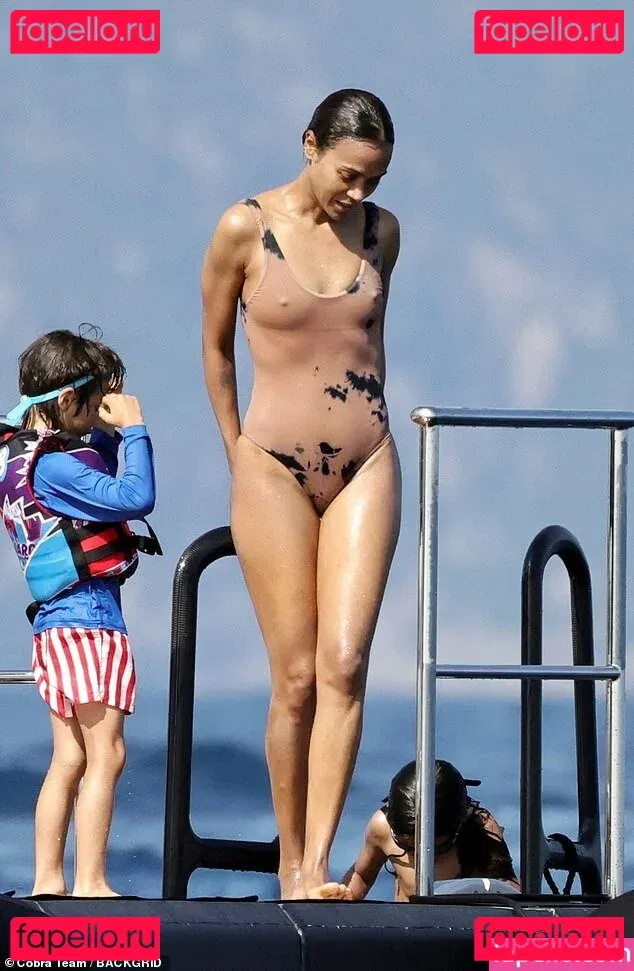 Zoe Saldana Onlyfans Photo Gallery 