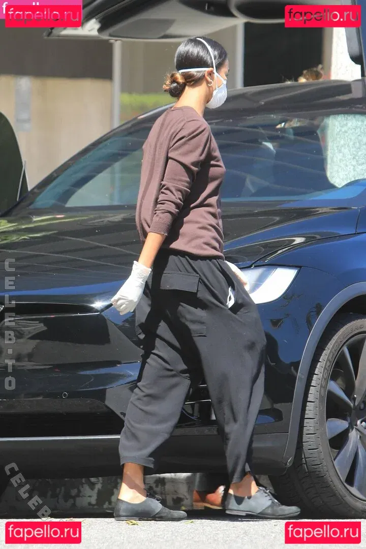 Zoe Saldana Onlyfans Photo Gallery 