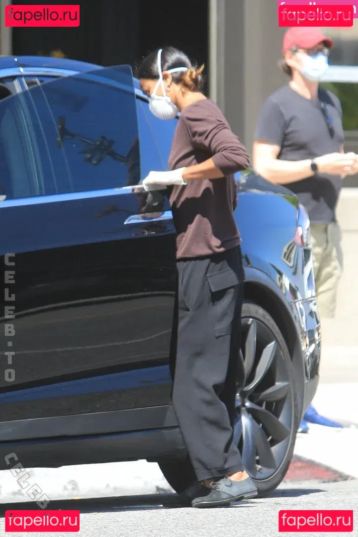 Zoe Saldana Onlyfans Photo Gallery 